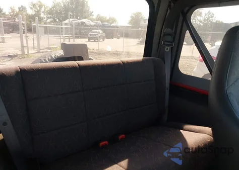 2002 Jeep Wrangler X z USA, uszkodzony, nr VIN 1J4FA39S32P775944